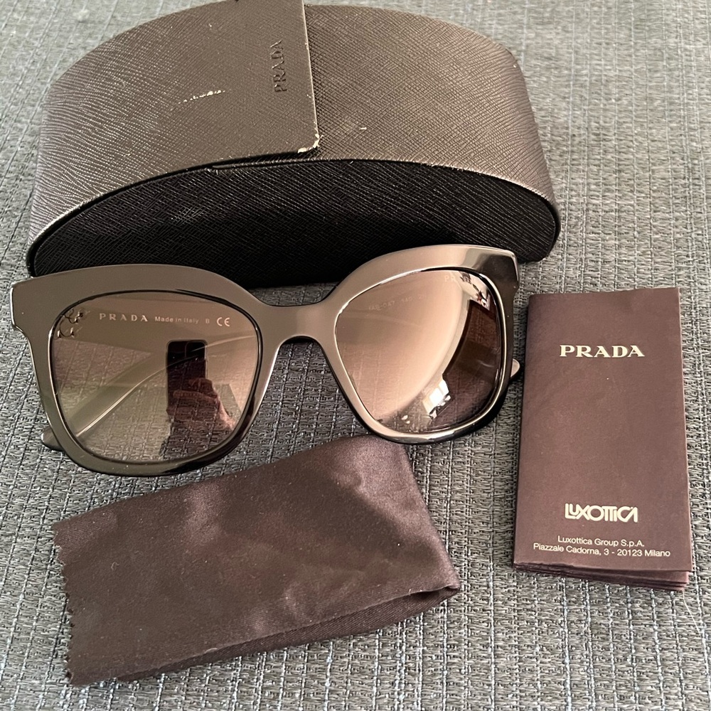 PRADA Sunglasses Style SPR24Q BARELY WORN and original packaging!
